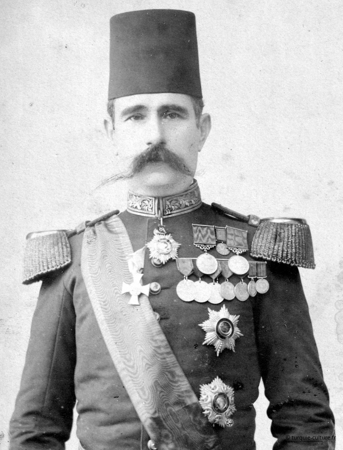 Abdullah, haut gradé avec médailles