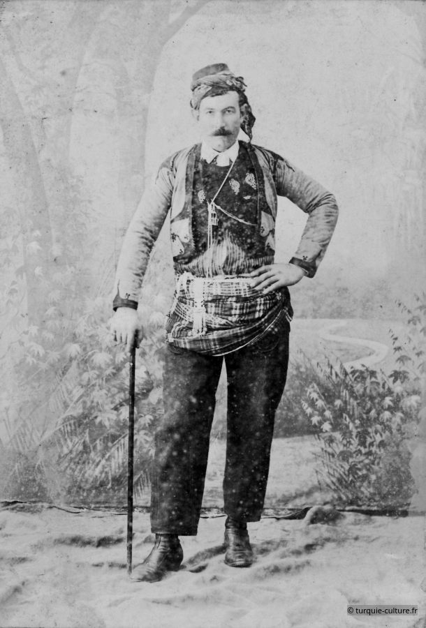 Khendamian, Homme