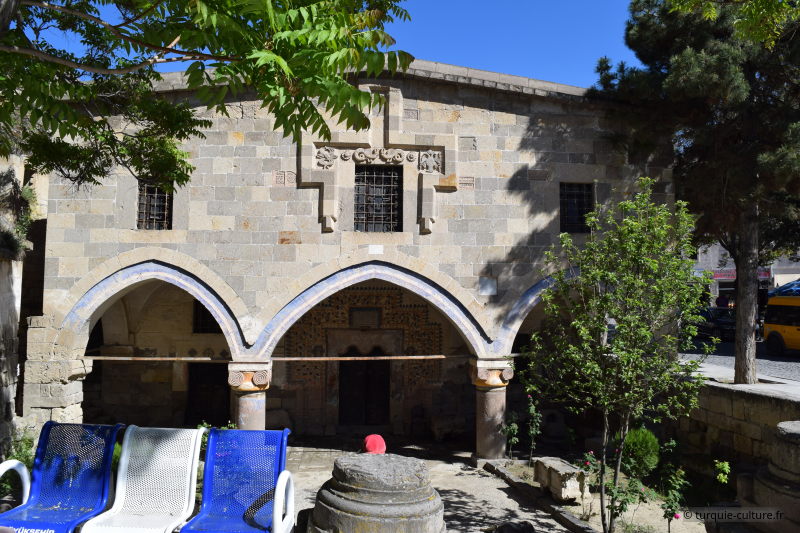 Mustafapaşa, église