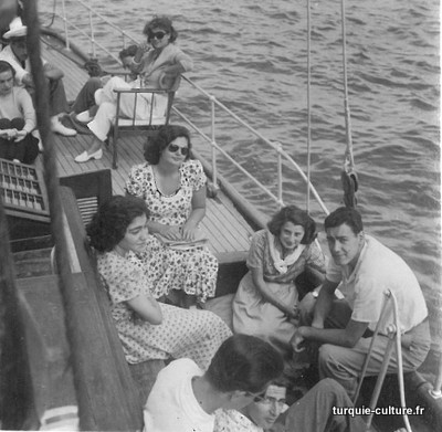 bateau-groupe.jpg bateau-groupe.jpg
