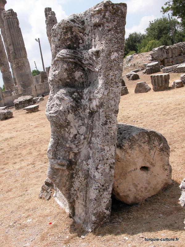 Uzuncaburç, sarcophage