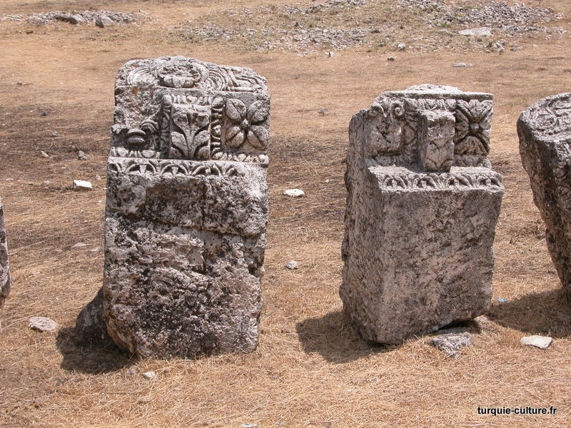 Uzuncaburç, fragment sculpté